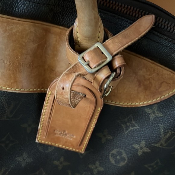 Authenticated Louis Vuitton travel bag with shoulder strap unisex - Picture 4 of 16